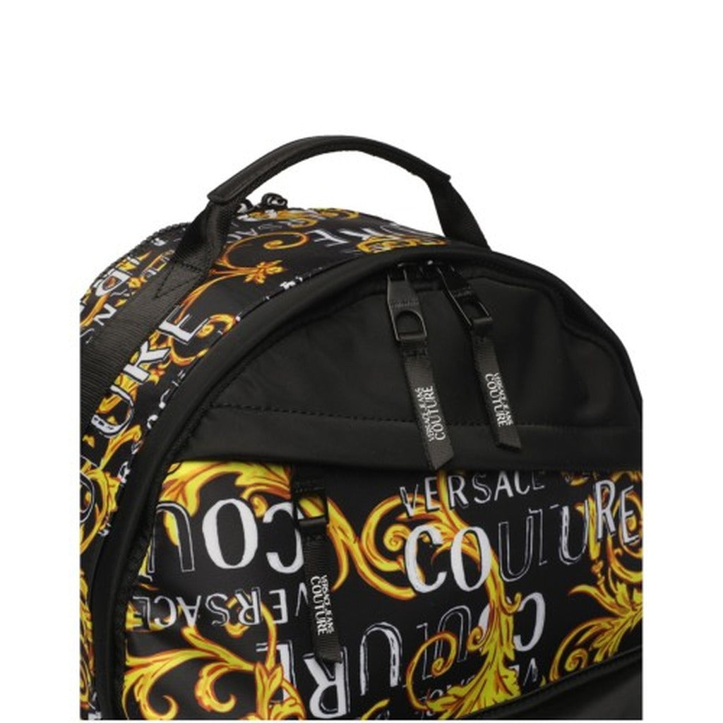 Versace Jeans Couture - شنطة ظهر بنقشة باروكية ذهبية