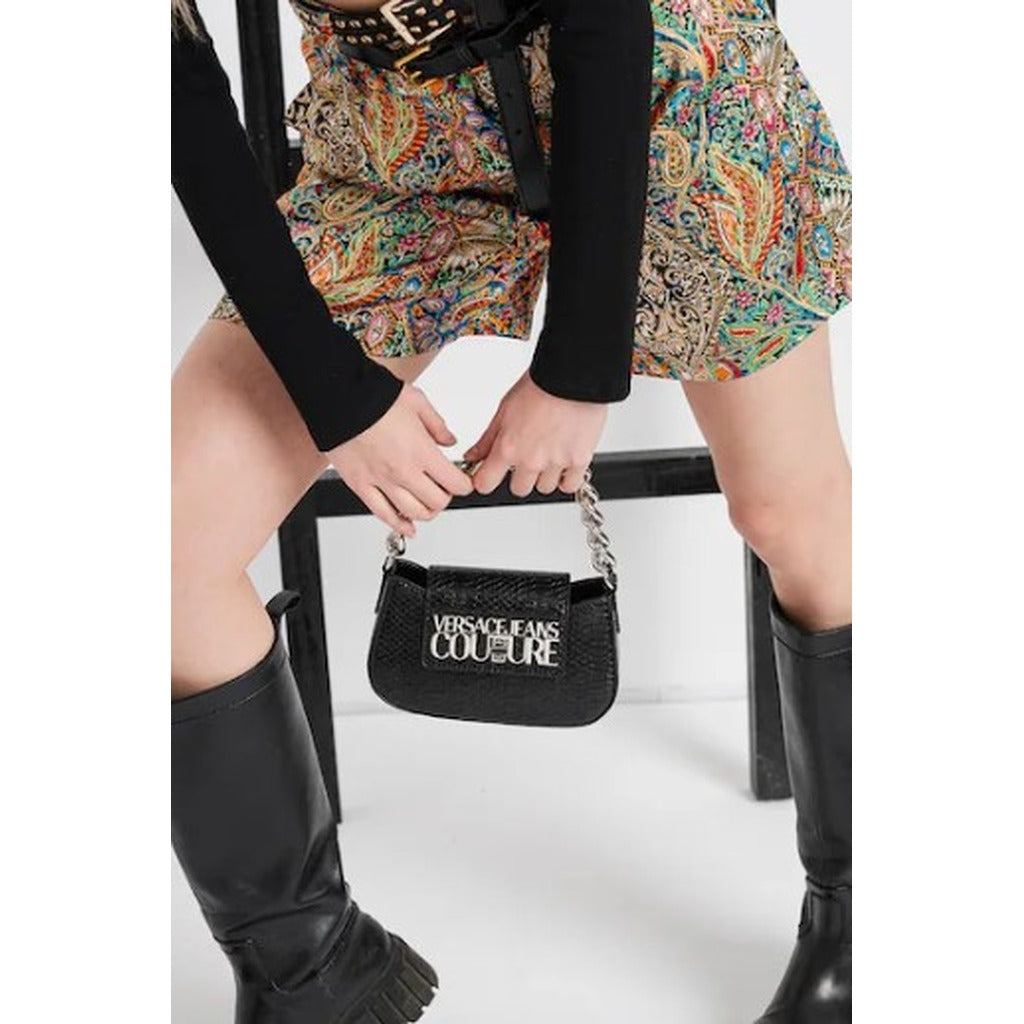 شنطة صغيرة يد وكروس بشعار بارز – Versace Jeans Couture