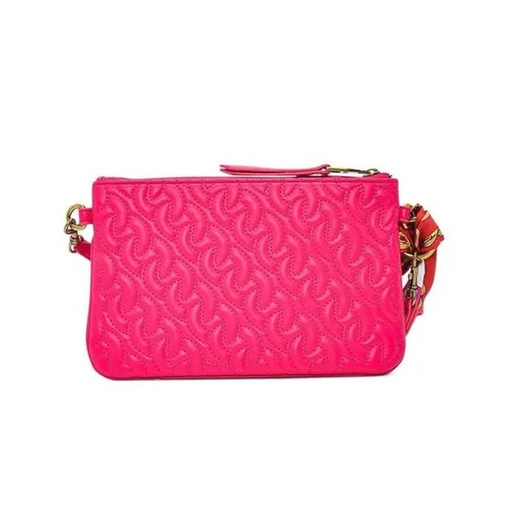 Versace Jeans Couture – شنطة كلاتش وردية بنقشة مونوغرام وحمالة بشريط مزخرف