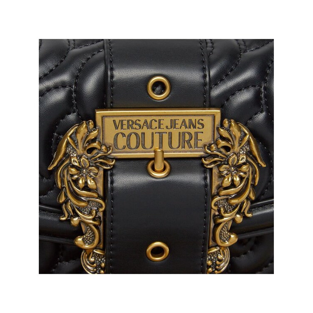 Versace Jeans Couture - شنطة كتف مبطنة بمشبك ذهبي ووشاح باروكي
