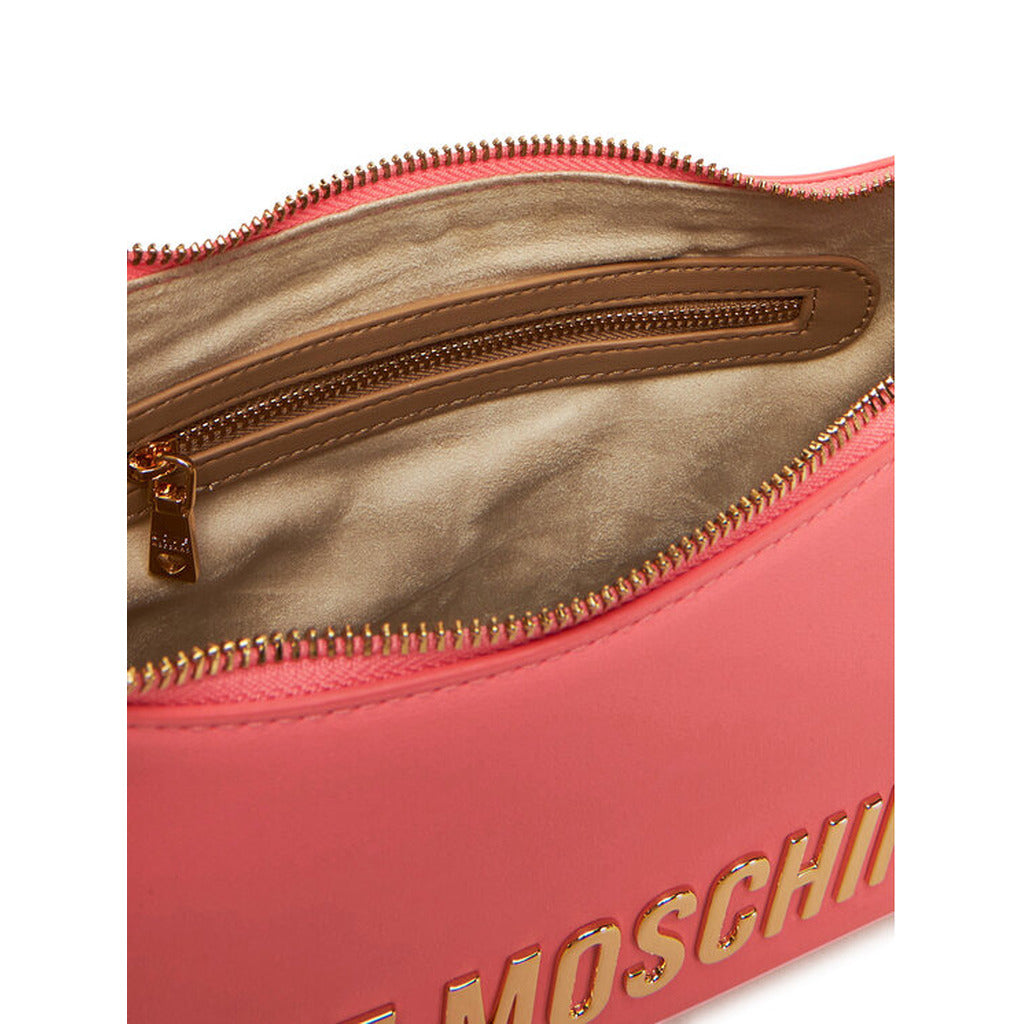Love Moschino – شنطة كتف جلد صناعي وردي بسحاب وشعار ذهبي بارز